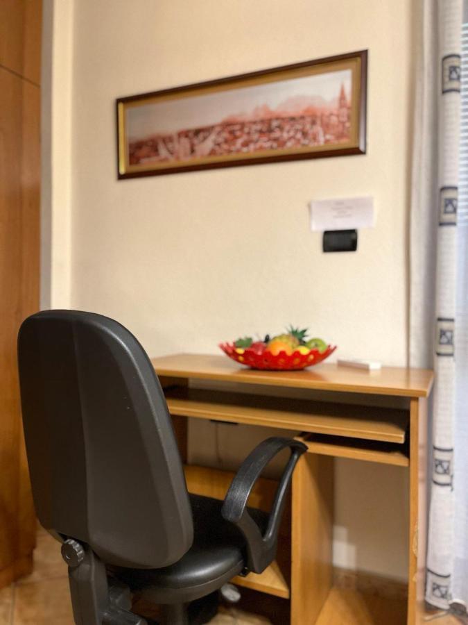 Kristi'S Apartment In The Heart Of Тирана Екстериор снимка