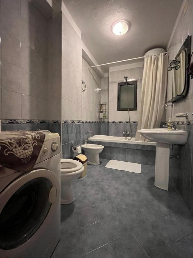 Kristi'S Apartment In The Heart Of Тирана Екстериор снимка