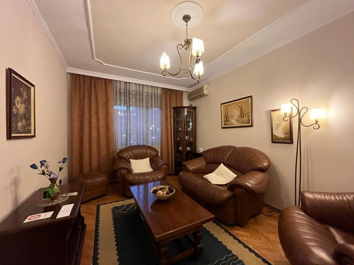 Kristi'S Apartment In The Heart Of Тирана Екстериор снимка