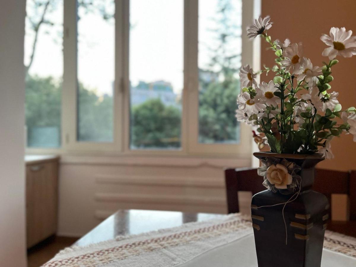 Kristi'S Apartment In The Heart Of Тирана Екстериор снимка